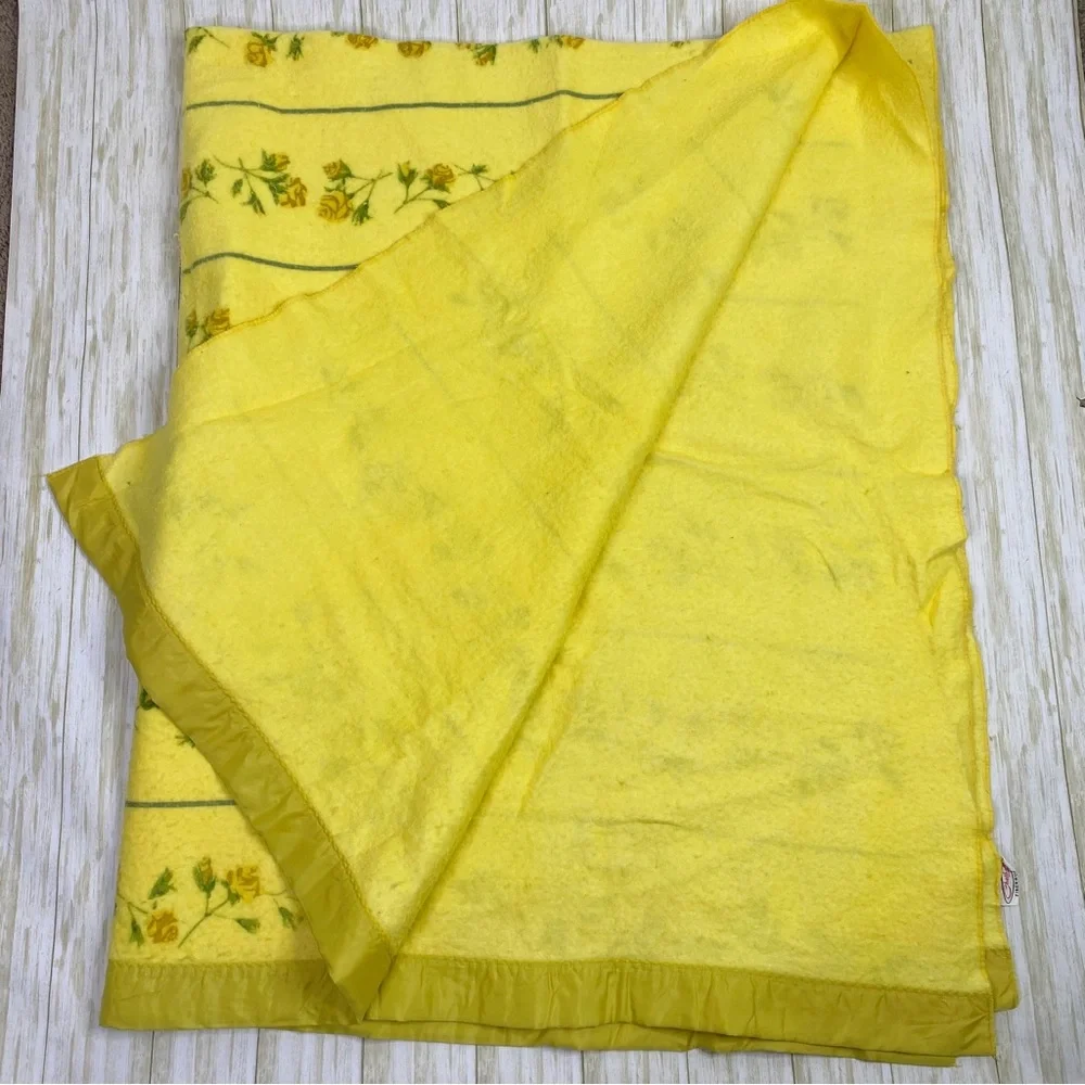Vintage Chatham Yellow Floral Fiberwoven Blankets